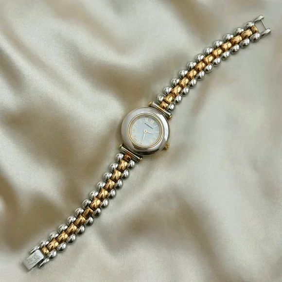 AUTHENTIC VINTAGE BURBERRY TWO-TONED INTERCHANGEABLE BEZEL WATCH - Picture 7 of 10